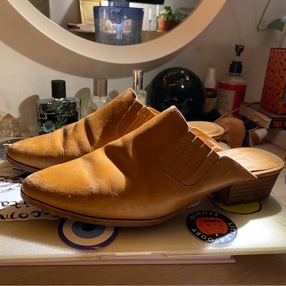 Madewell slip on leather clogs - Picture 2 of 9
